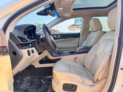 Used 2013 Lincoln MKT AWD image 20