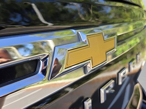 Used 2024 Chevrolet Suburban Premier AWD/4WD image 32