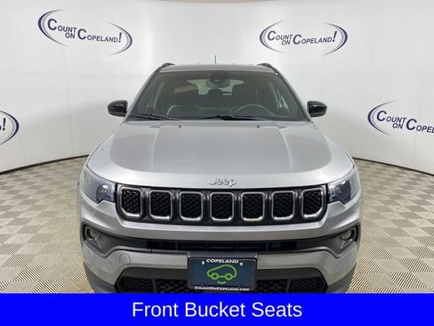 Used 2023 Jeep Compass Latitude AWD/4WD image 10