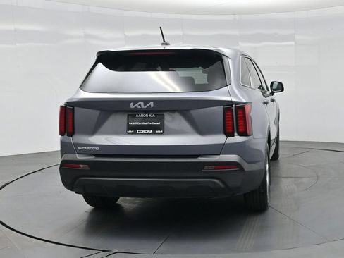 Used 2023 Kia Sorento LX FWD image 28