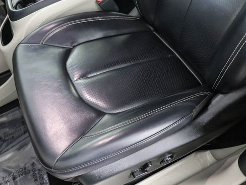 Used 2024 Chrysler Pacifica Select image 22