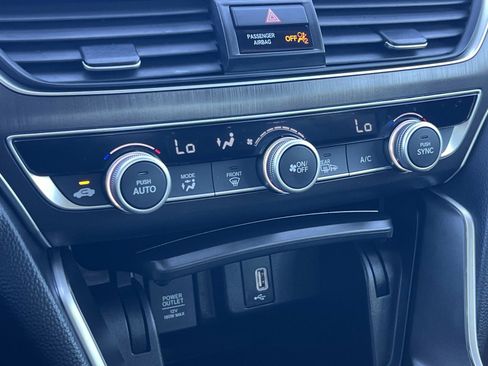 Certified 2019 Honda Accord Hybrid image 14