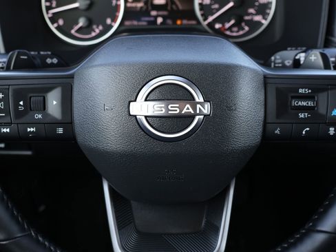 Used 2025 Nissan Rogue SV image 30