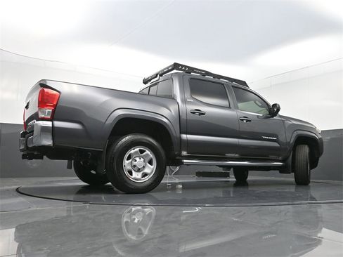 Used 2017 Toyota Tacoma SR5 image 28