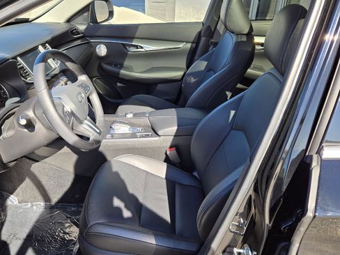 Certified 2025 INFINITI QX50 Luxe w/ Cargo Package image 7