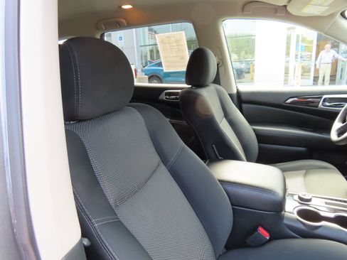 Used 2019 Nissan Pathfinder SV AWD/4WD image 37