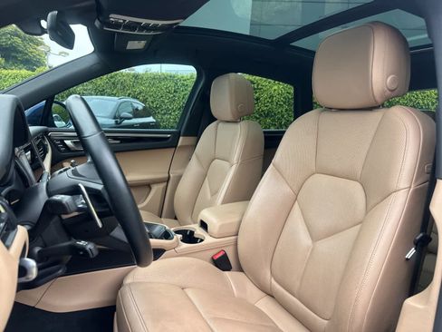 Certified 2024 Porsche Macan AWD/4WD image 5