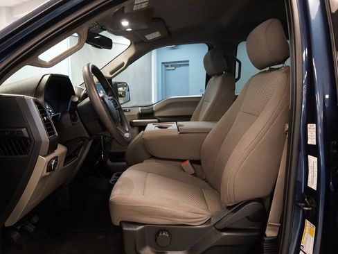 Used 2017 Ford F150 XLT AWD/4WD image 4