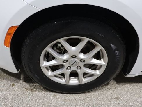 Used 2023 Chrysler Voyager LX image 10