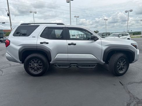 Certified 2025 Toyota 4Runner SR5 AWD/4WD image 10
