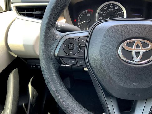 Used 2021 Toyota Corolla LE image 22