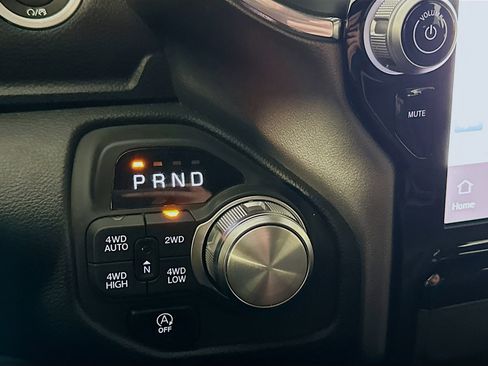 Used 2025 RAM 1500 Laramie image 24