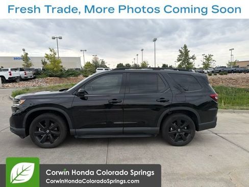 Used 2025 Honda Pilot Black Edition image 4