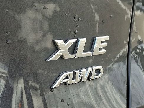 Used 2023 Toyota RAV4 XLE Premium image 30