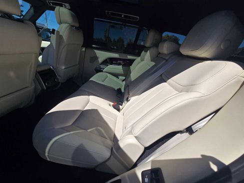 New 2026 Land Rover Range Rover Long Wheelbase SE AWD/4WD image 20
