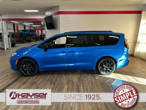 New 2026 Chrysler Pacifica Select w/ S Appearance Package FWD image 2