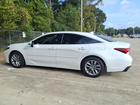 Used 2019 Toyota Avalon XLE FWD image 10