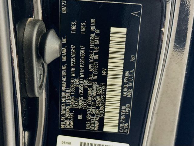 Used 2023 Toyota Sienna XLE w/ XLE Plus Package FWD image 35