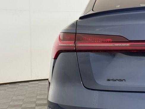 Used 2023 Audi e-tron Premium Plus w/ Premium Plus Package image 13