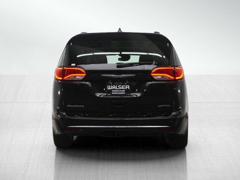 Used 2019 Chrysler Pacifica Limited image 4