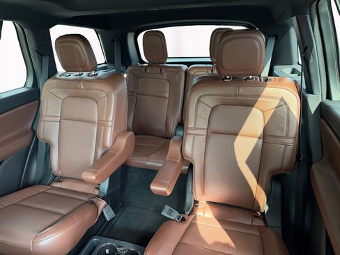 Used 2025 Lincoln Aviator Reserve w/ Jet Appearance Package AWD/4WD image 13