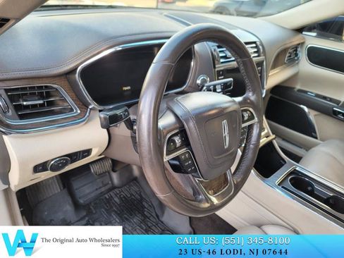 Used 2017 Lincoln Continental Select image 10