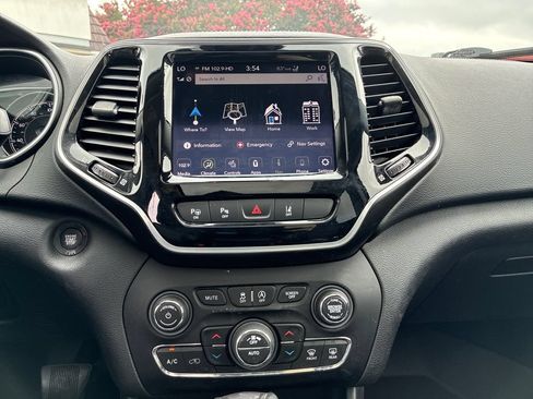 Used 2021 Jeep Cherokee Limited w/ Elite Package AWD/4WD image 19