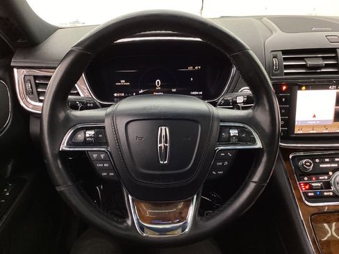 Used 2017 Lincoln Continental Select image 31