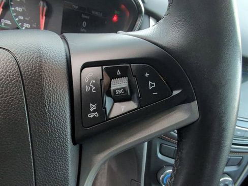 Used 2019 Chevrolet Trax LT w/ LT Convenience Package image 18