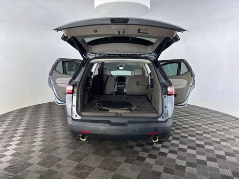 Used 2019 Chevrolet Traverse LT FWD image 18