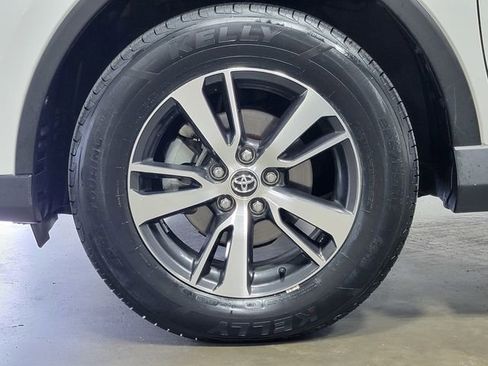 Used 2017 Toyota RAV4 XLE AWD/4WD image 10