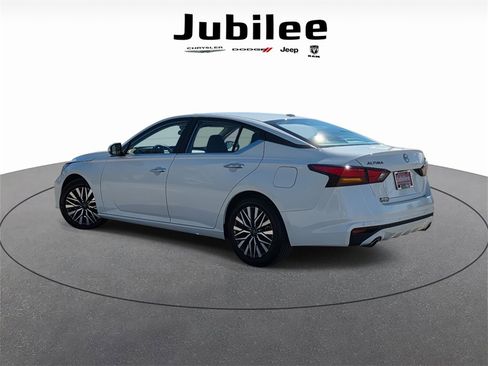 Used 2024 Nissan Altima 2.5 SV w/ SV Premium Package image 4