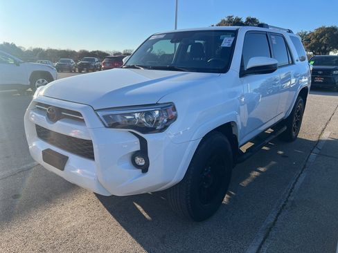 Used 2022 Toyota 4Runner SR5 image 1