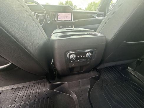 Certified 2021 GMC Yukon Denali image 27