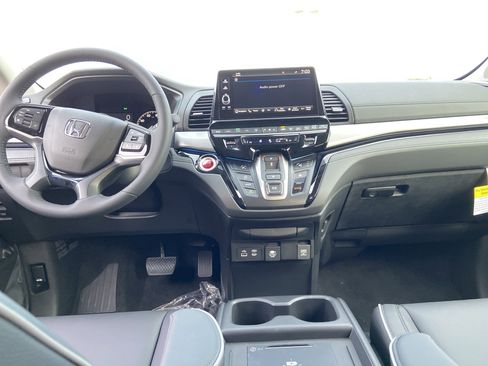 New 2026 Honda Odyssey Touring image 18