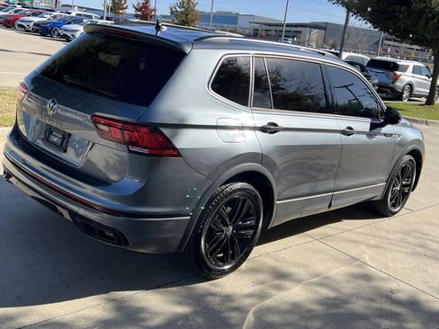 Certified 2022 Volkswagen Tiguan SE R-Line image 10
