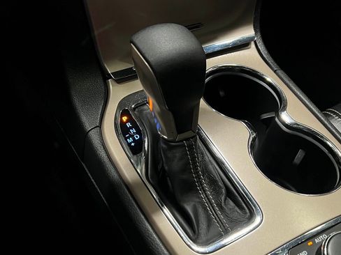 Used 2016 Jeep Grand Cherokee Limited image 29