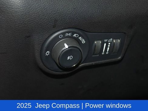 Used 2025 Jeep Compass Trailhawk AWD/4WD image 9