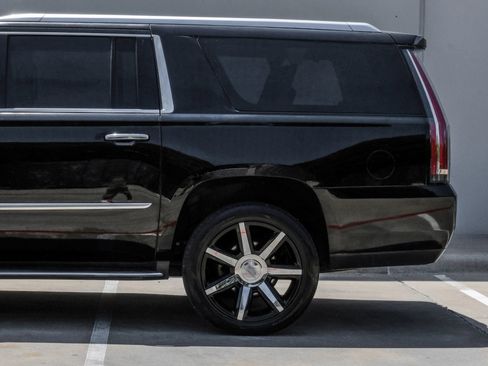 Used 2016 Cadillac Escalade ESV Luxury RWD image 17