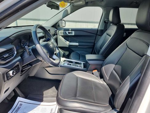 Used 2022 Ford Explorer XLT w/ Equipment Group 202A image 11
