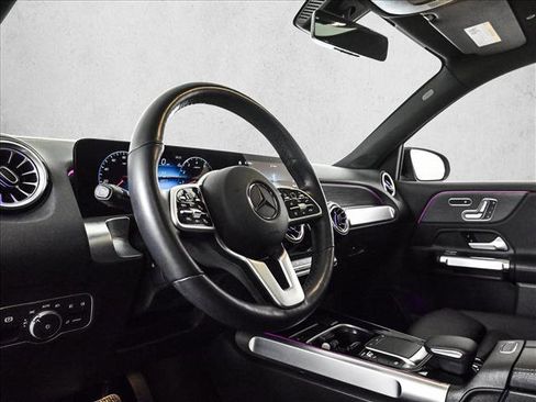 Used 2023 Mercedes-Benz GLB 250 4MATIC image 10