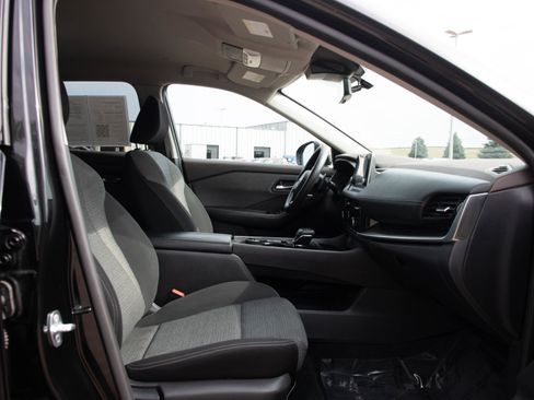 Used 2022 Nissan Rogue SV AWD/4WD image 12