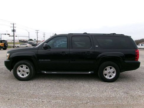 Used 2014 Chevrolet Suburban LT image 1
