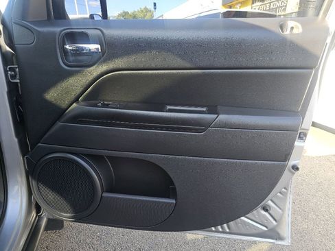 Used 2017 Jeep Patriot High Altitude image 38