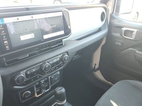 Used 2024 Jeep Gladiator Sport AWD/4WD image 27