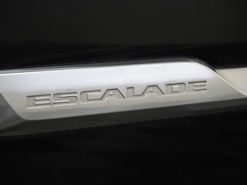 Used 2016 Cadillac Escalade Luxury AWD/4WD image 28