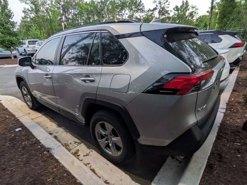 Used 2024 Toyota RAV4 XLE w/ Convenience Package image 5