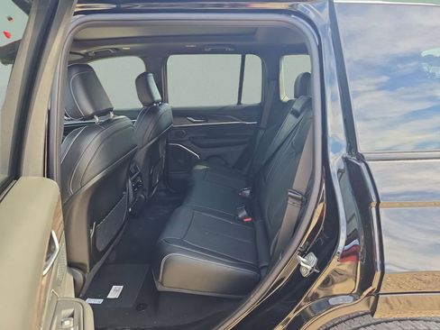 New 2025 Jeep Grand Cherokee Overland w/ Trailer Tow Package AWD/4WD image 17