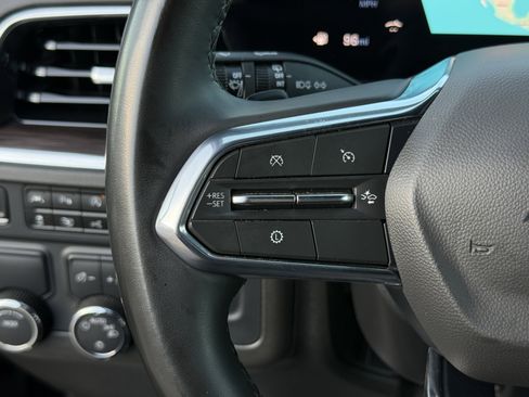 Used 2025 Chevrolet Suburban LT image 18