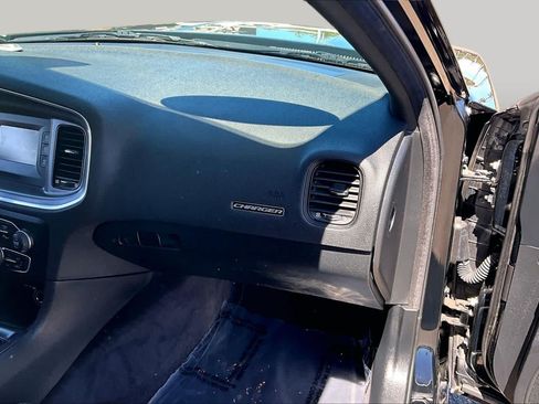 Used 2017 Dodge Charger SE w/ Blacktop Package RWD image 18